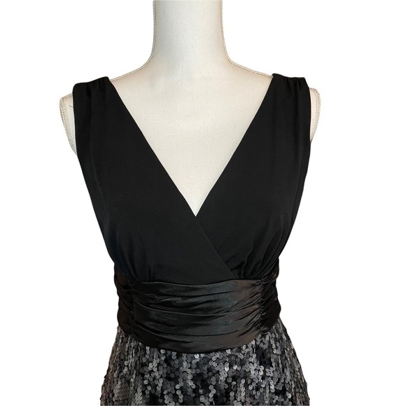 Connected Apparel Sleeveless V-Neck Black and Sequined Cocktail Dress-Size 6 - Picture 2 of 13